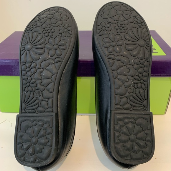 Left & Right girls/toddler black dress shoes. Size 9. - Picture 6 of 7